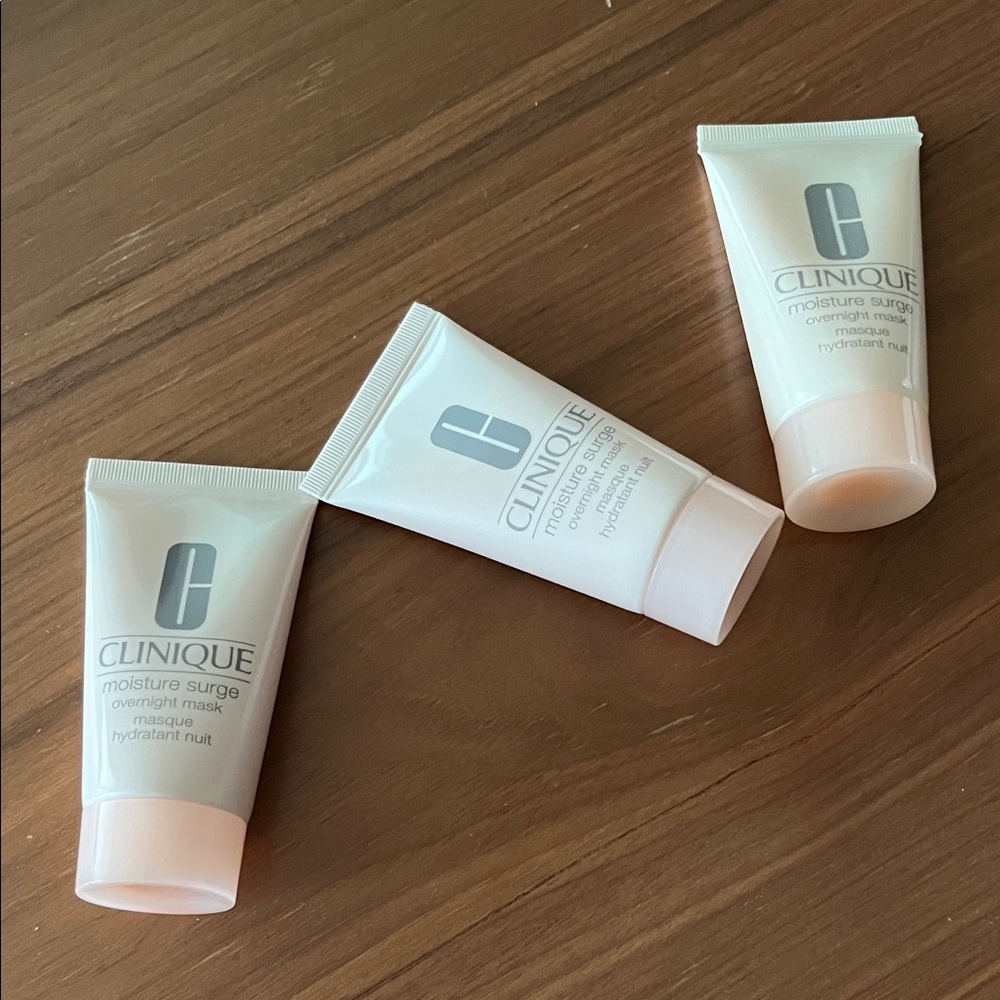 New Clinique bundle of 3 moisture surge 💕